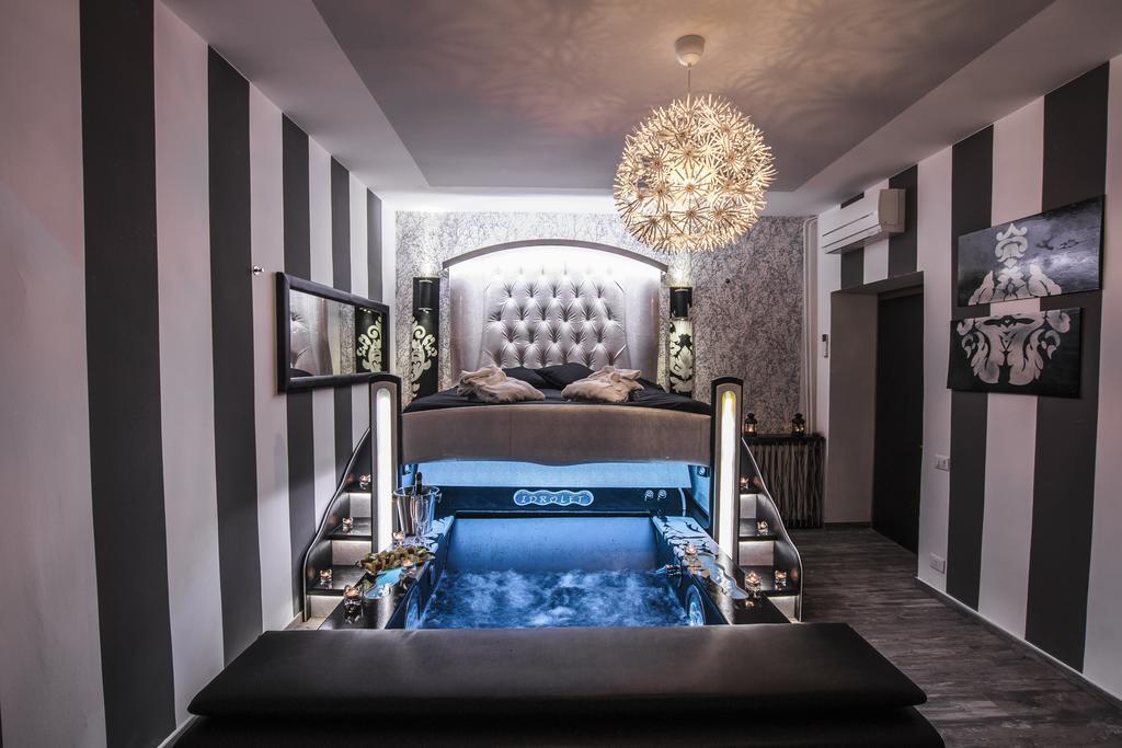 Deluxe Suite with Spa Bath,394895910:JPEG